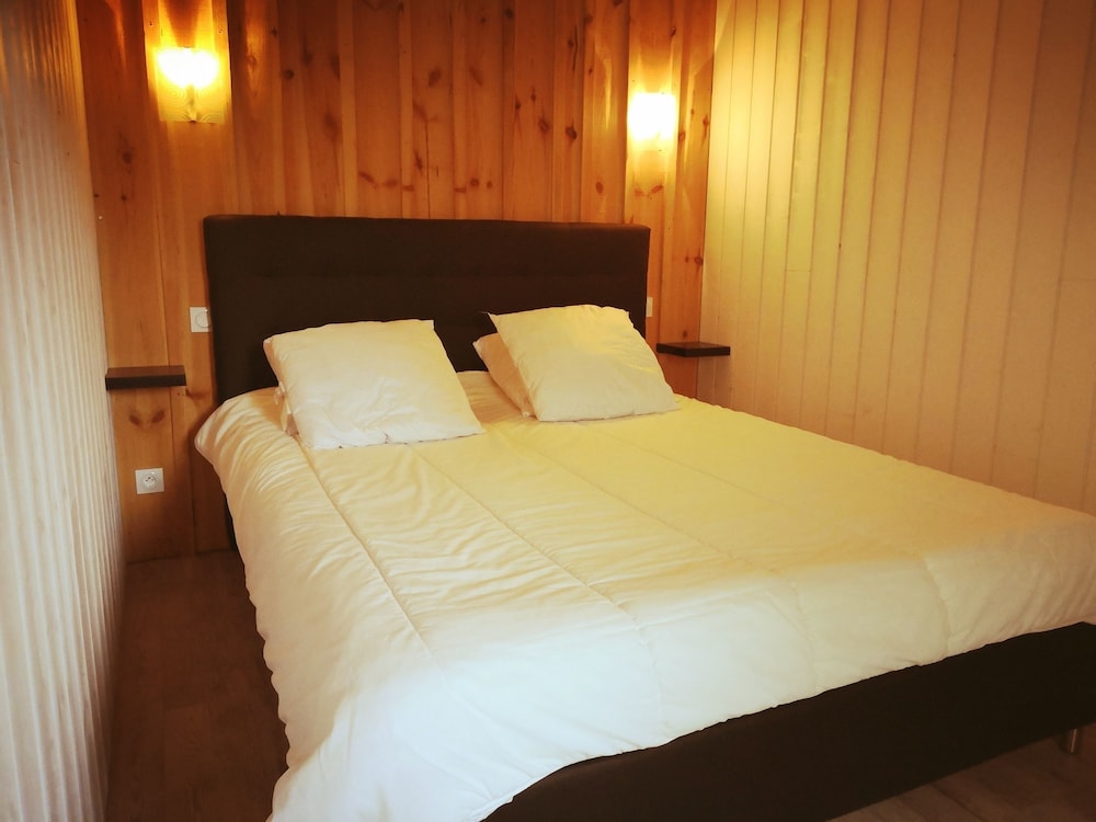 Les Cabanes De Cheyenne in Biscarrosse, France