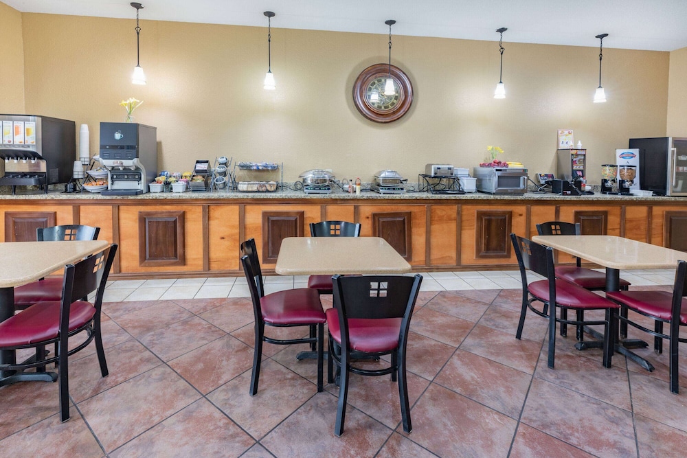 Baymont by Wyndham Cuero - photo 42