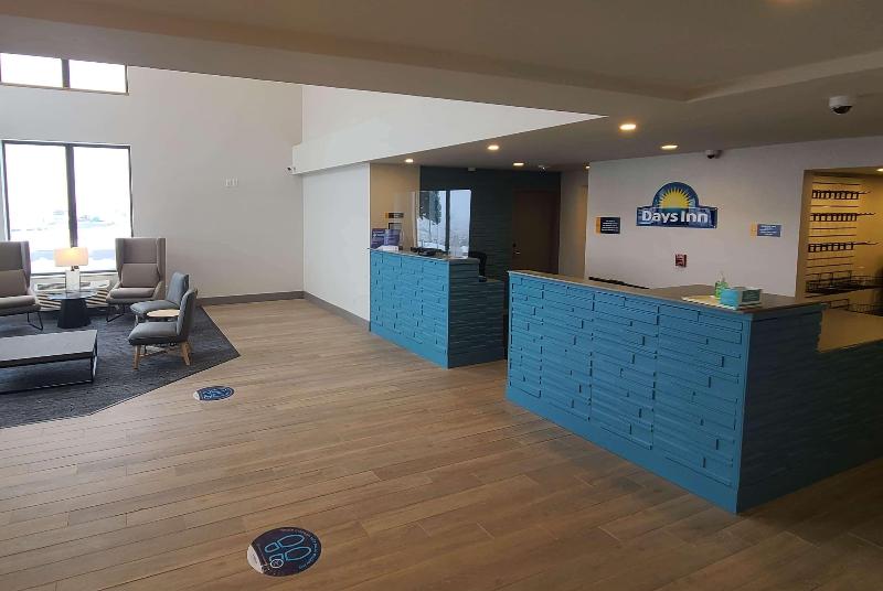 Days Inn by Wyndham Johnson Creek - photo 7