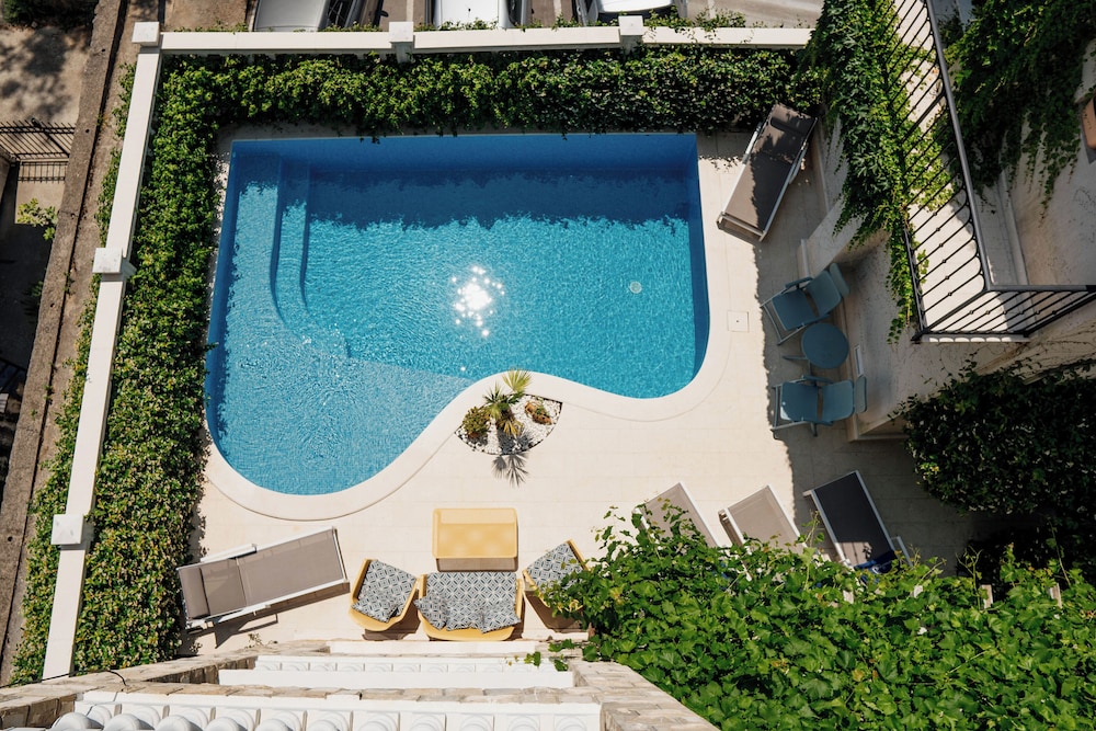 Captains villa — 4-Star Luxury Hotel in Budva, Montenegro