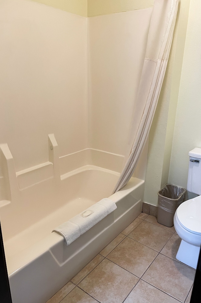 Hudson Inn & Suites - photo 27
