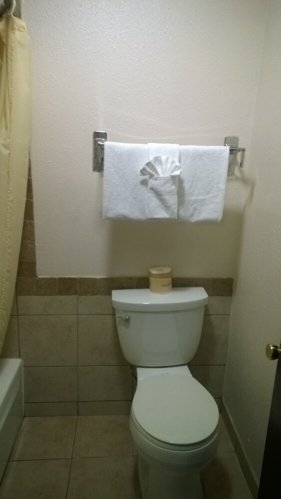 Banfield Value Inn - photo 35