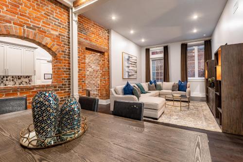 The Crescent — 4-Star Luxury Hotel in New Orleans, United States