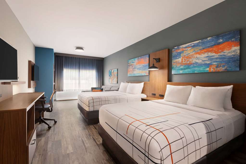 La Quinta Inn & Suites by Wyndham Brunswick Golden Isles - photo 13
