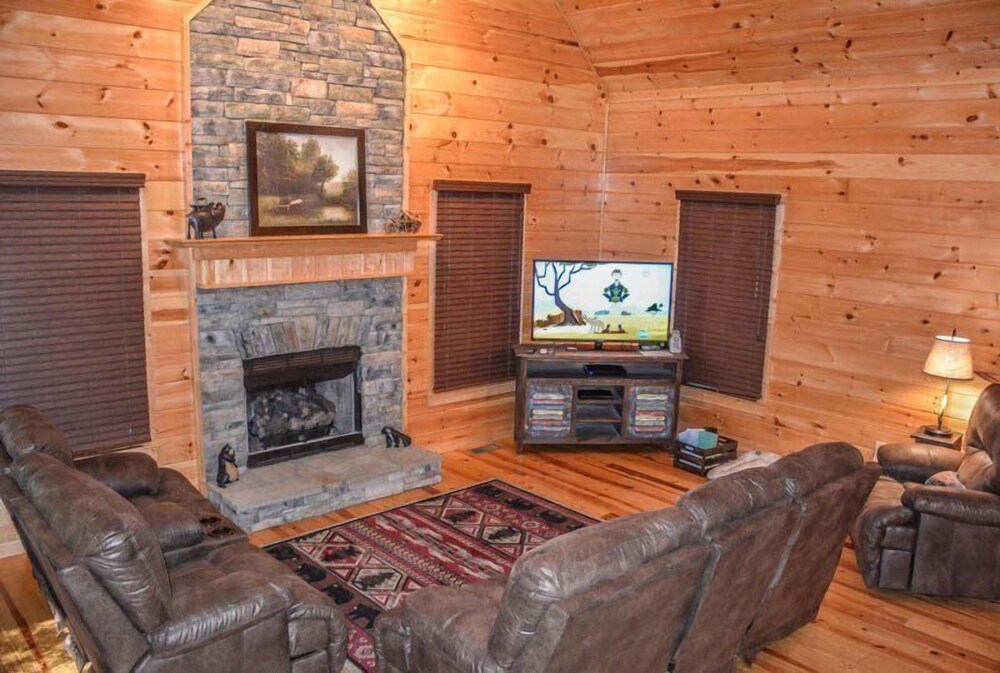 Harleys River Retreat Charming Cabin in Coosawattee River Resort Hot tub Ellijay - photo 8