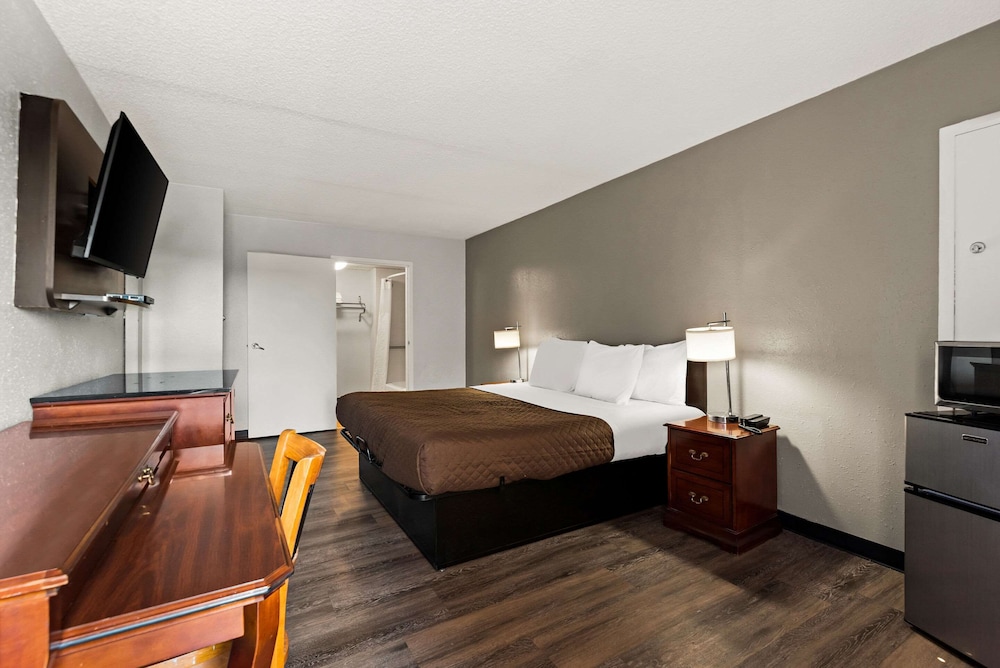 Rodeway Inn Brooklawn NJ - photo 13