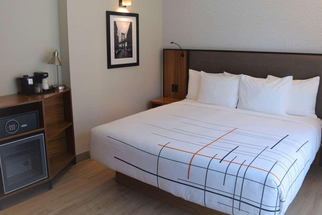 La Quinta Inn & Suites by Wyndham Times Square South - featured photo