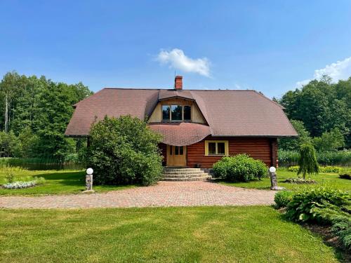 Veinbergu guest house by lake n sauna 'Vidusķēķi' — 4-Star Luxury Hotel in Valmiera, Latvia