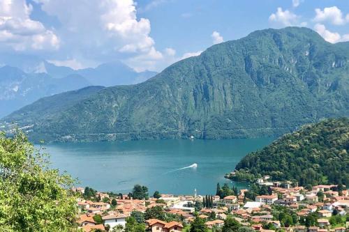 Lenno Panoramica Private Villa Sleeps 8 By Italian Apartments — 4-Star Luxury Hotel in Lenno, Italy