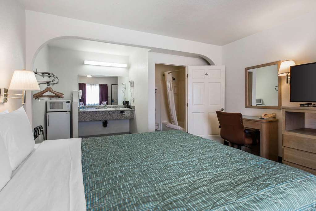 Rodeway Inn Beaumont 1 10 - photo 10