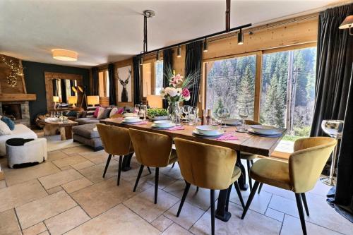 Chalet Morzine 7 pièces 8 personnes FR 1 627 23 — 4-Star Luxury Hotel in Morzine, France