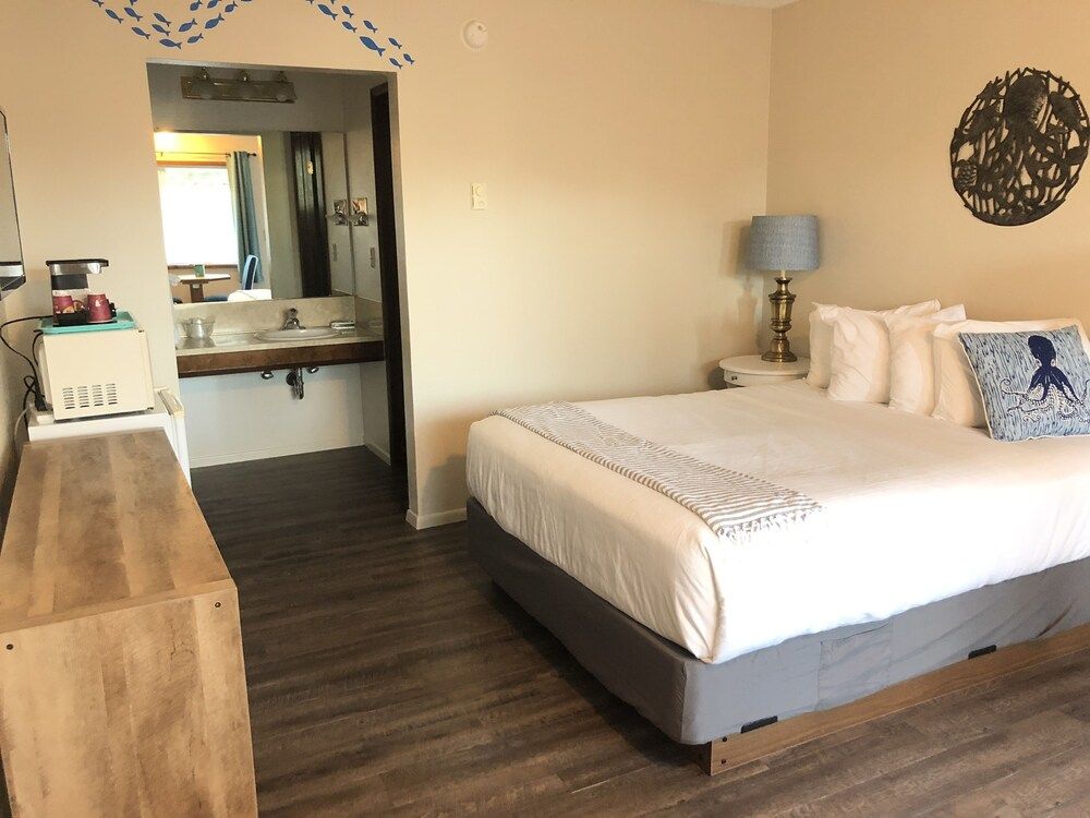 Lamplighter Inn — hotel in Bandon