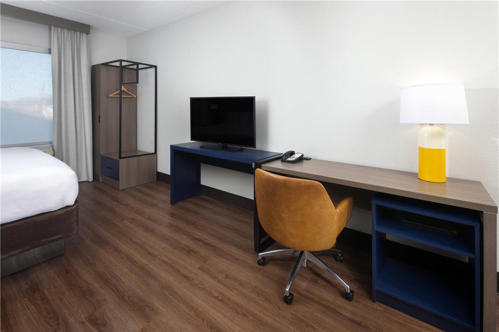 Comfort Suites Outlet Center - photo 6