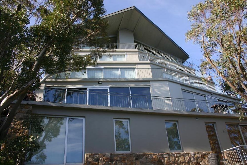 Mark Ii 2 West — 4-Star Luxury Hotel in Mount Buller, Australia