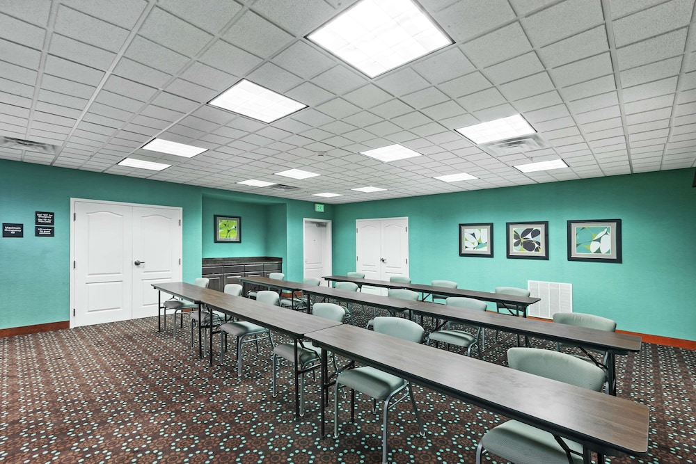 Hampton Inn & Suites Shreveport Bossier City Airline Drive - photo 32