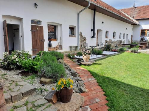 Statek u kapličky — hotel in Velky Ujezd