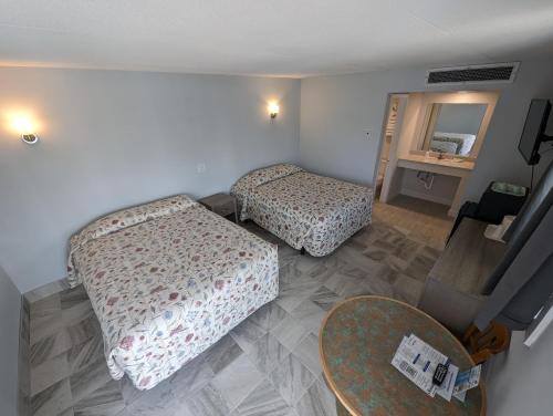 Admiral Resort Motel - photo 19