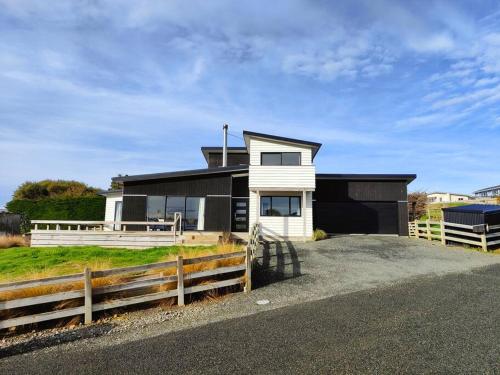 Luxury in the Lane in Riverton, New Zealand