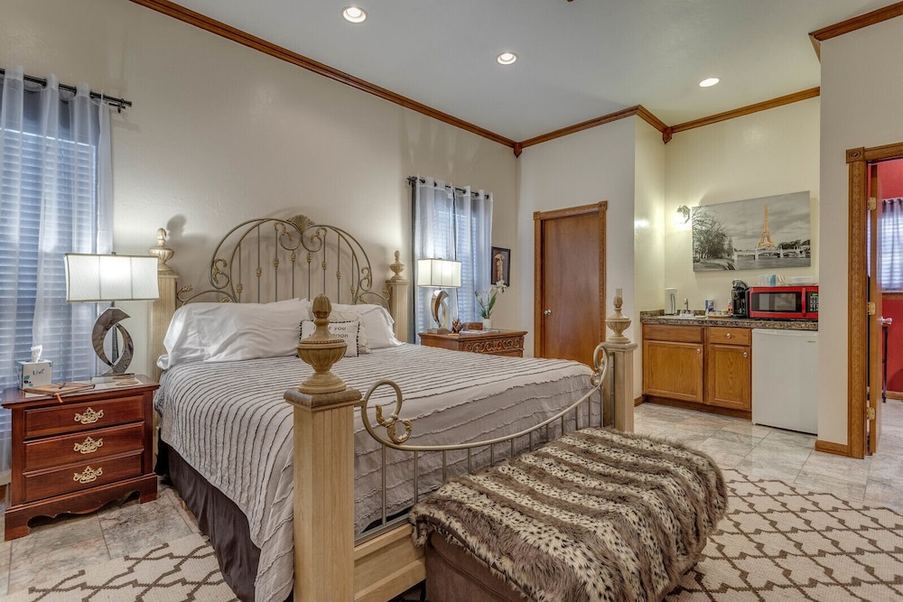 The Whispering Pines Inn Bed & Breakfast - photo 9