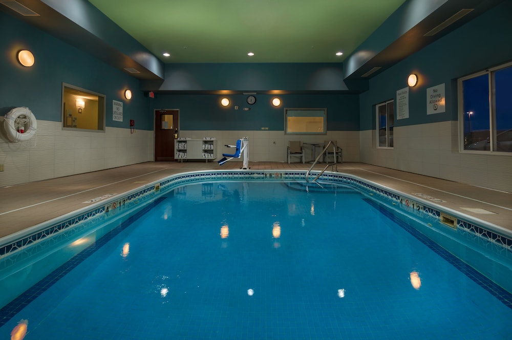 Holiday Inn Express & Suites Lawrence by IHG - photo 19