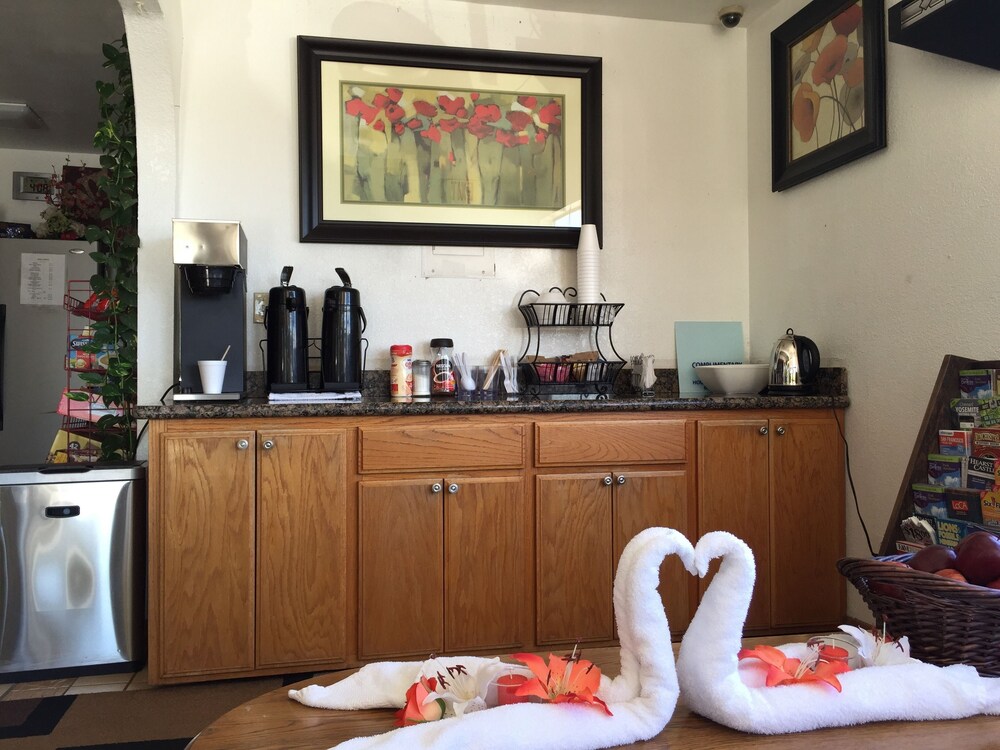 99 Palms Inn & Suites - photo 29