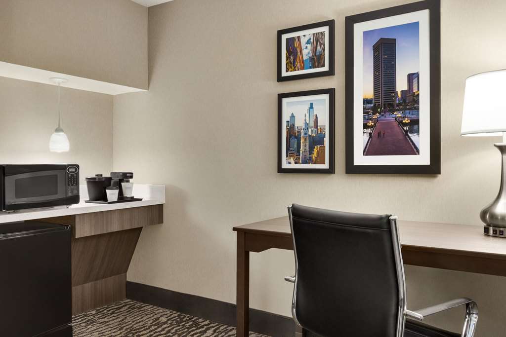 La Quinta Inn & Suites by Wyndham Newark Elkton - photo 17