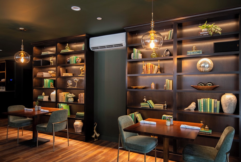 The Pathmaker Hotel - photo 64