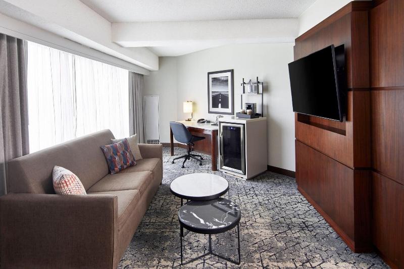 Sheraton Indianapolis Hotel at Keystone Crossing - photo 49