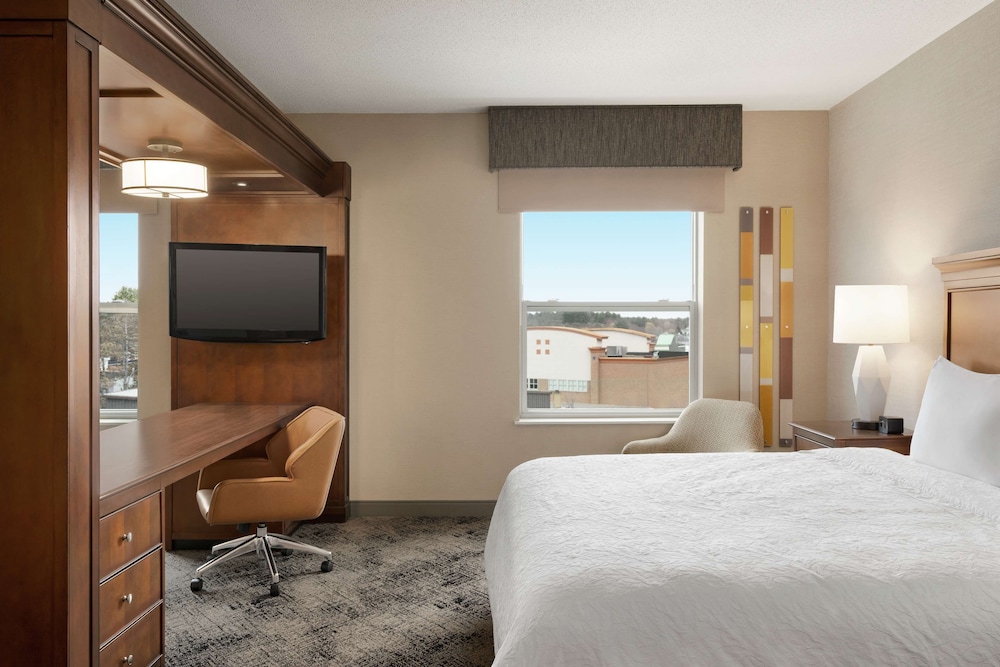 Hampton Inn & Suites Exeter - photo 14