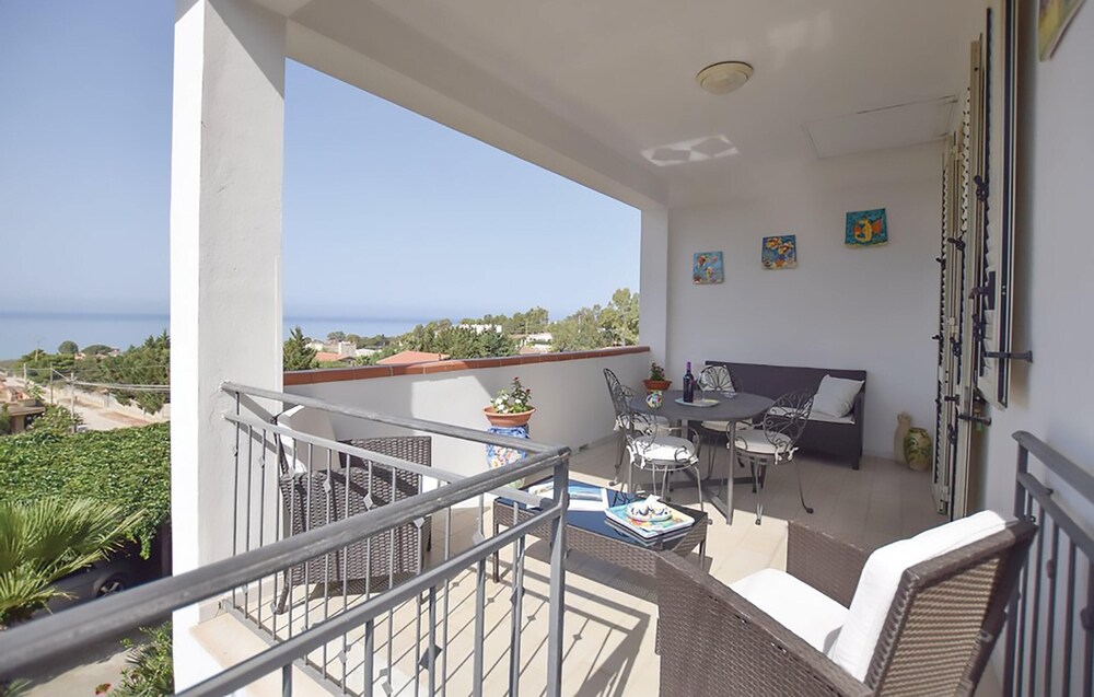 Comfortable apartment in San Giorgio 90 m private garden — 4-Star Luxury Hotel in Sciacca, Italy