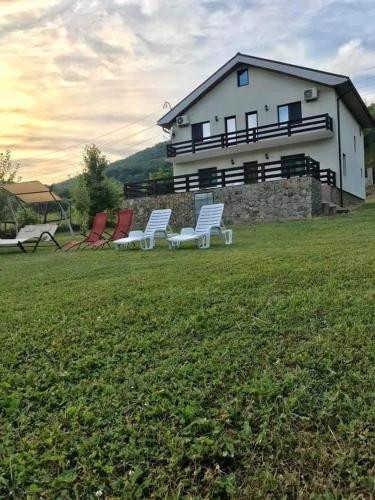 Kinelarty Luxury Glamping Pods Downpatrick — hotel in Downpatrick