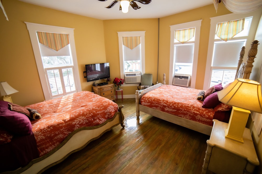 Oaak Tree Hotel - photo 95