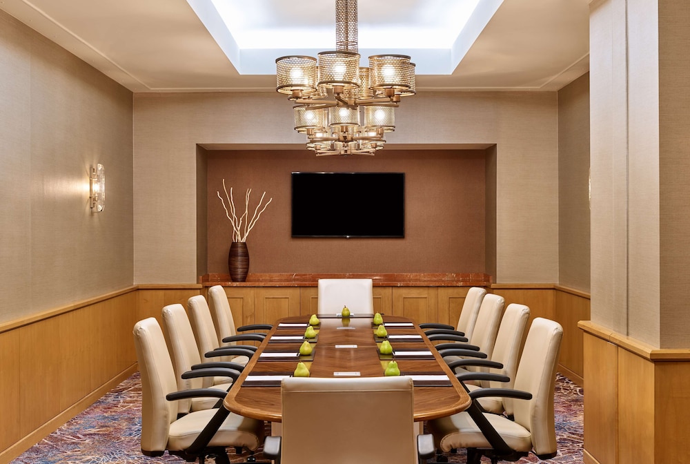 Hilton Los Angeles North Glendale & Executive Meeting Center - photo 34