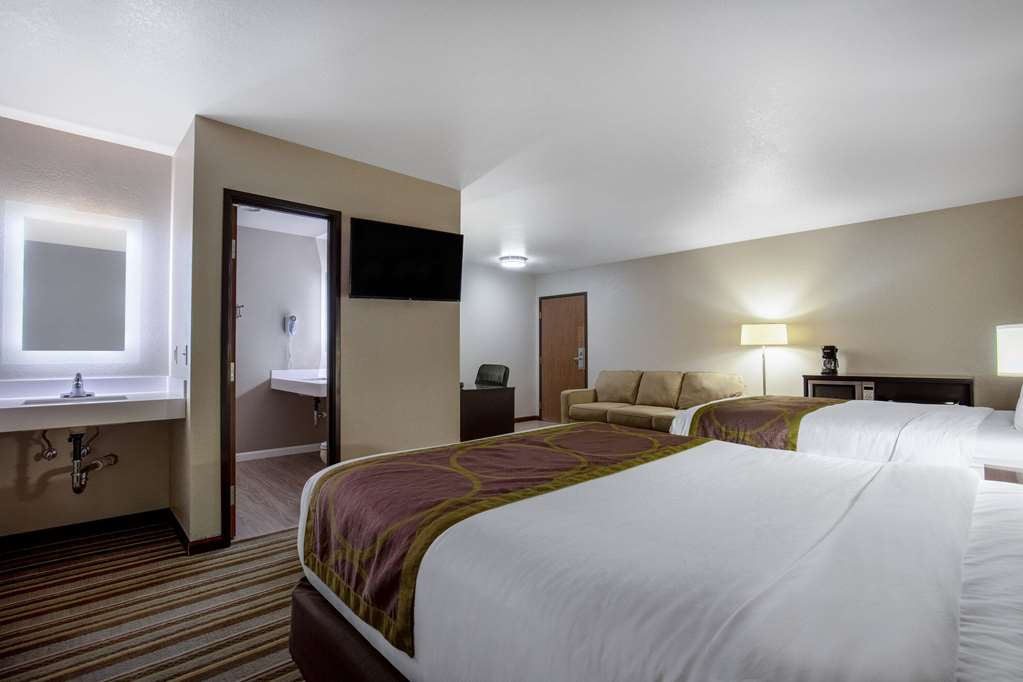 Super 8 by Wyndham St. Regis - photo 36