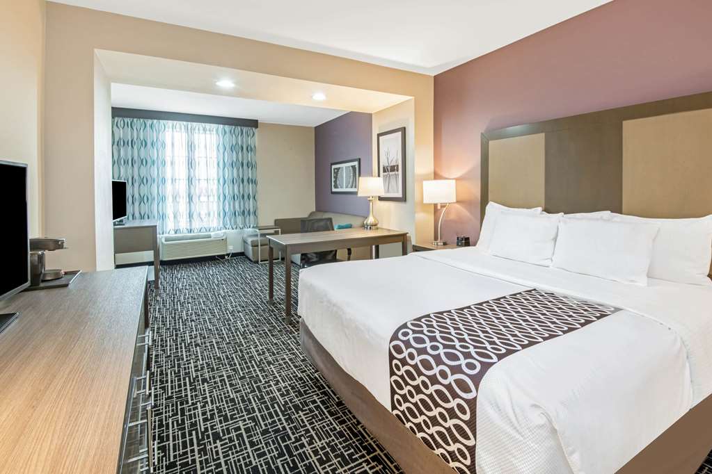 La Quinta Inn & Suites by Wyndham Weatherford OK - photo 21