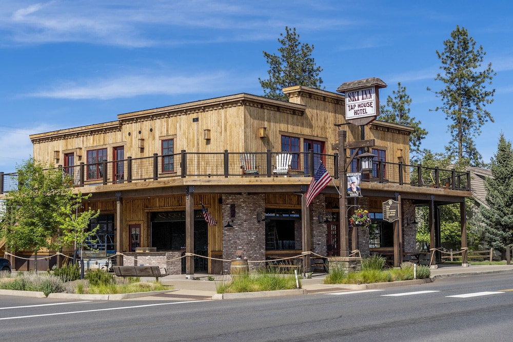 Ski Inn Taphouse Hotel in Sisters, United States