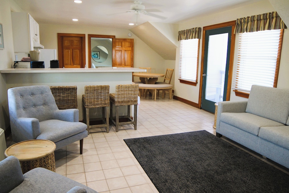 Pony Island Inn - photo 47