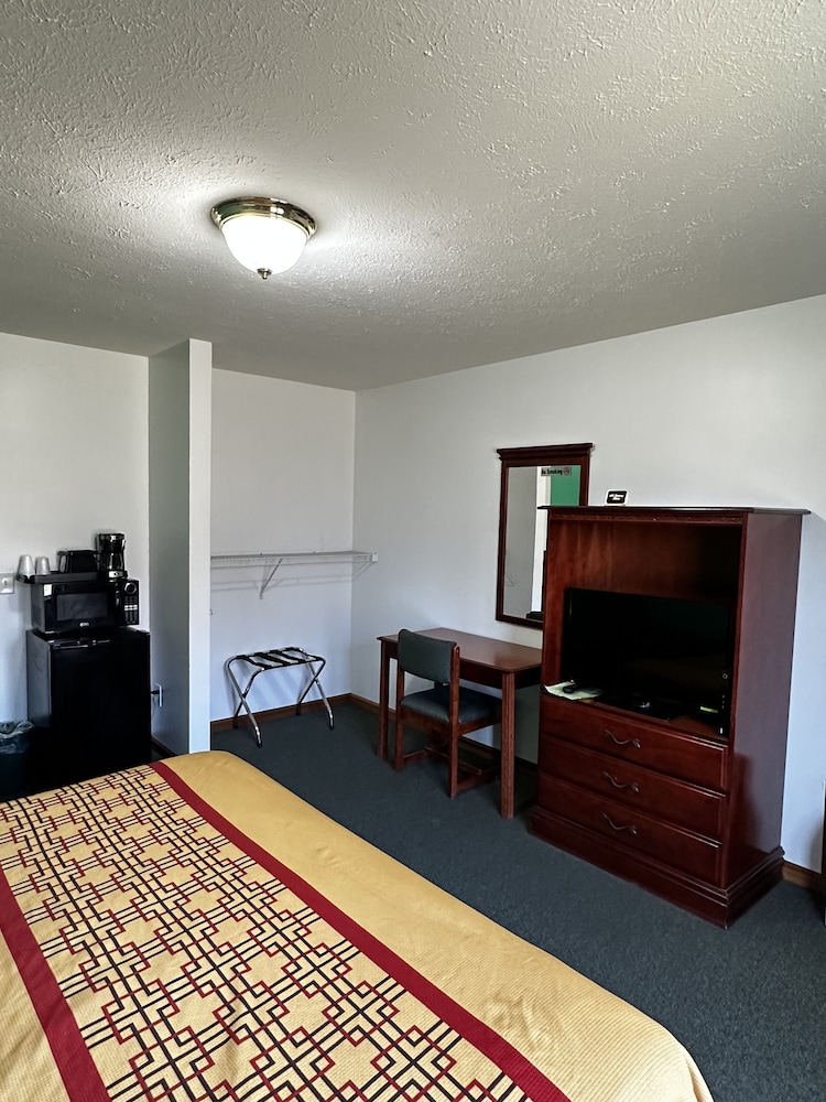 Attica Inn - photo 29
