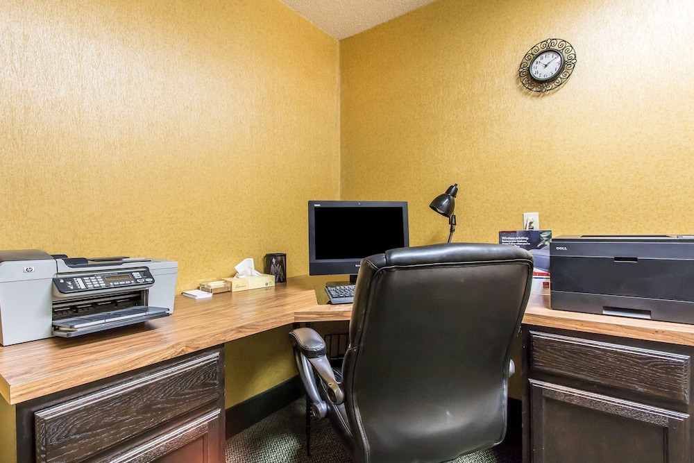 Comfort Suites Effingham Central - photo 34