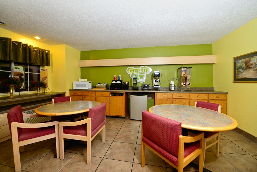Americas Best Value Inn & Suites Jackson TN - photo 16