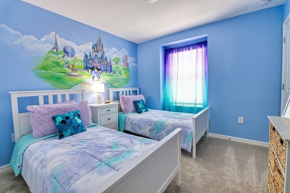 Daniel's Townhome Getaway At Windsor Island Resort 5 Bedroom Townhouse by Redawning Davenport - photo 6