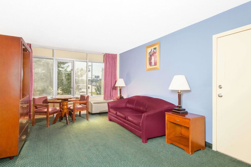 Blue Way Inn & Suites Wichita East - photo 16