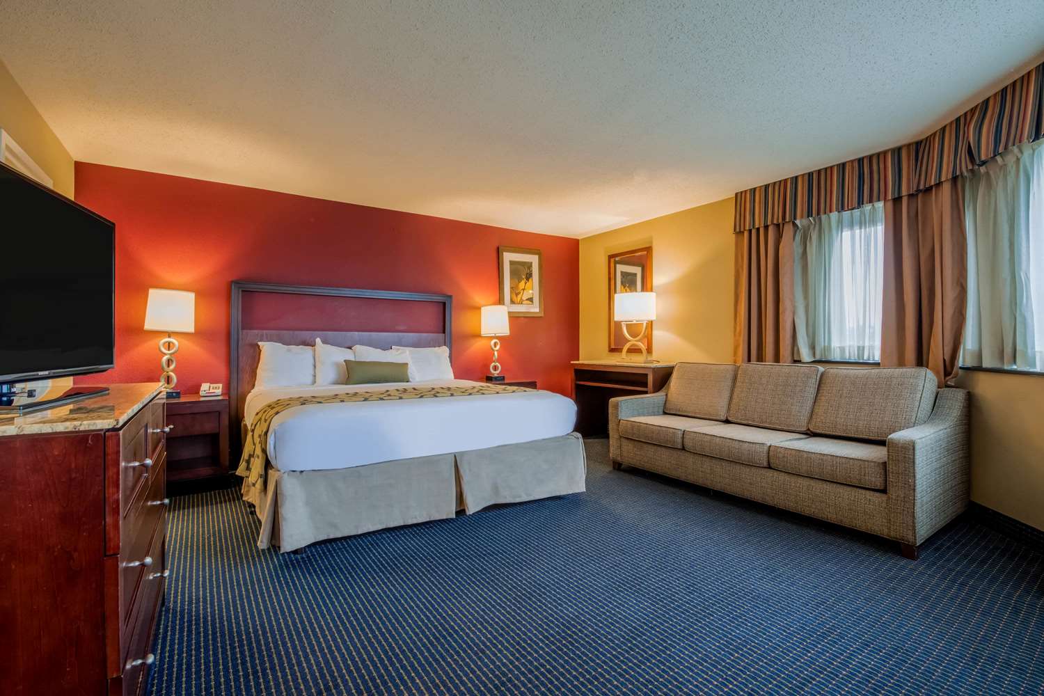 APM Inn and Suites - photo 4