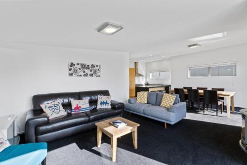 3 Bed Alpine Apartment with Mountain Views — 4-Star Luxury Hotel in Wanaka, New Zealand