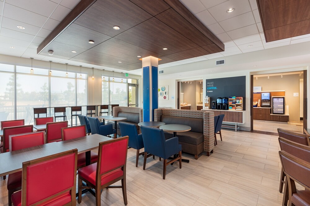 Holiday Inn Express & Suites Moreno Valley Riverside by IHG - photo 15