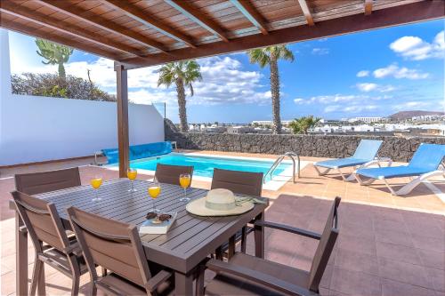 Villa Casa Mar — 4-Star Luxury Hotel in Playa Blanca, Spain