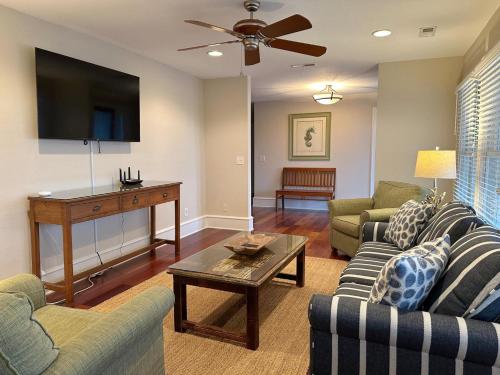 SH455 Hotel California — Southern Shores — photo 2