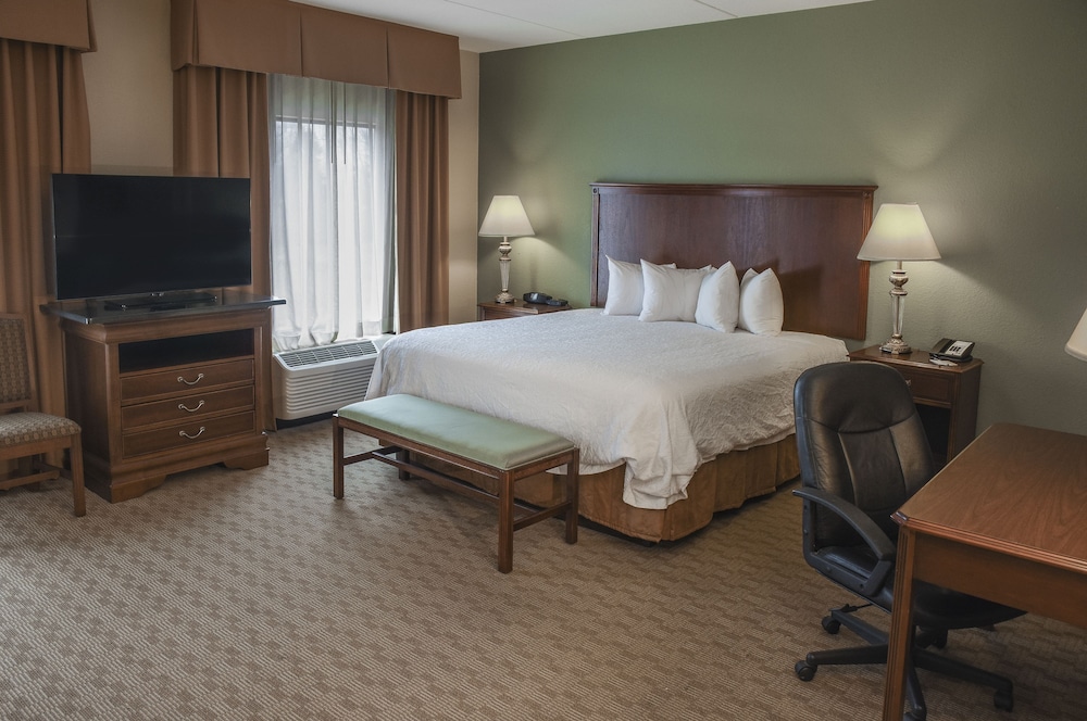 Hampton Inn & Suites Youngstown Canfield - photo 36