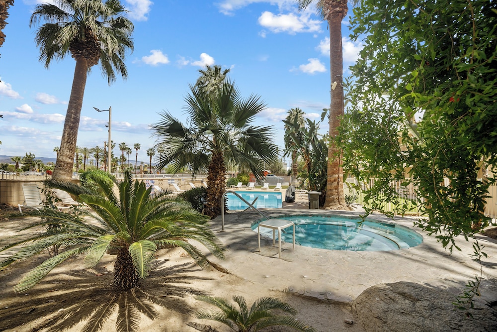 Sol Springs Inn - photo 25