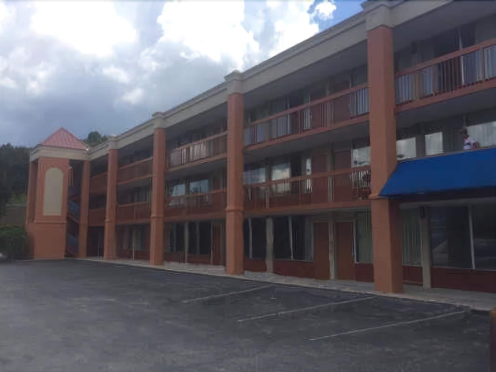 Travelodge by Wyndham Harriman - photo 9